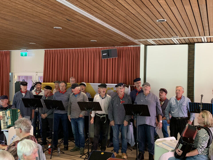 De Skulpers zingen in een volle zaal